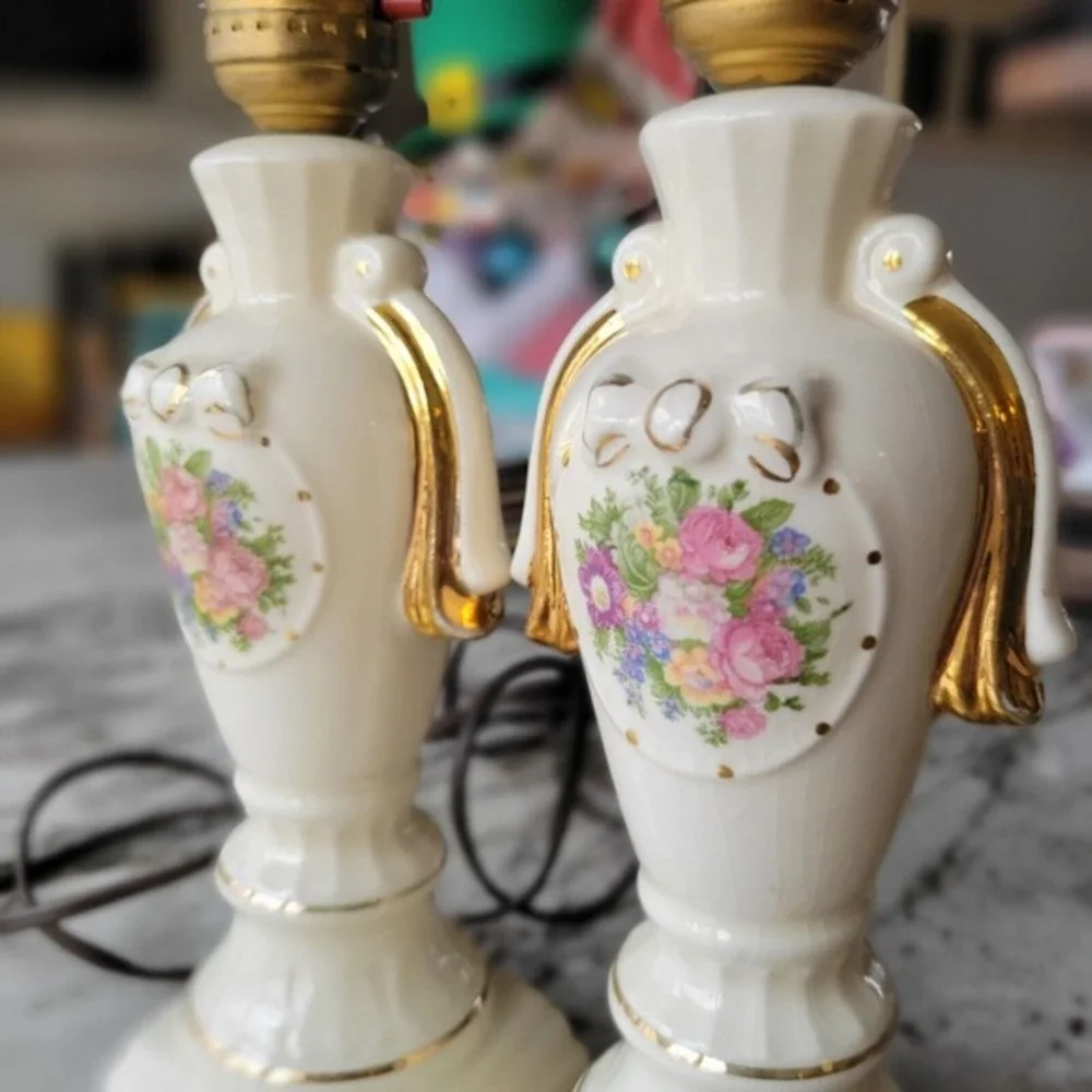 Mid Century Hand Painted Porcelain Boudoir Lamp‎ SET TESTED AND WORK